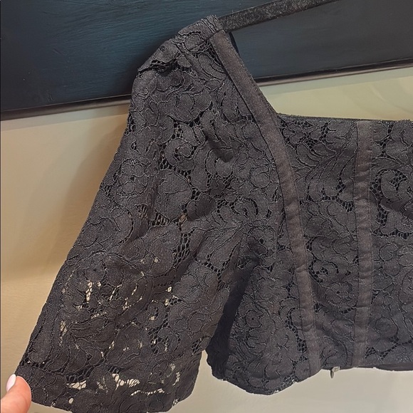 Elegant Black Lace Women's Top - Picture 2 of 7